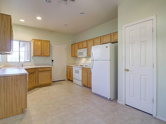 4th image of 40214 N Acadia Ct