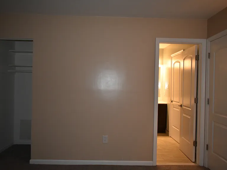 315 Pond View Ln — Photo 16