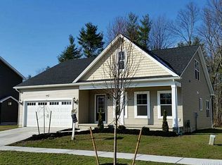 4984 Waterford Ln, Hamburg, NY 14075