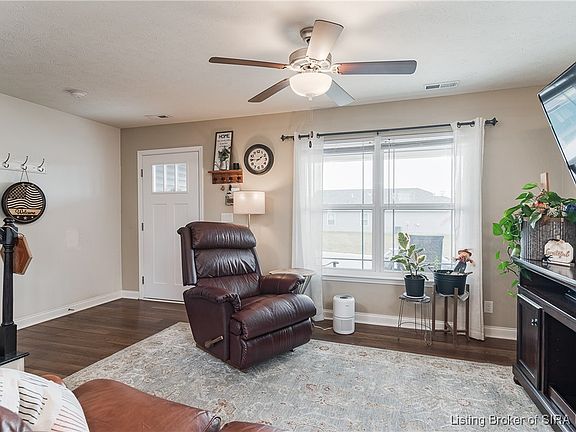 4th image of 9043A Woodford Drive