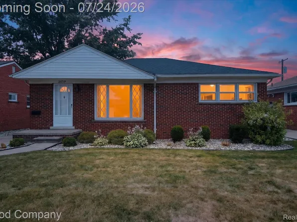25719 San Rosa Dr, Saint Clair Shores, MI 48081