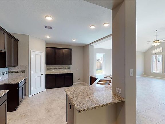 5th image of 31634 Hummingbird Oak Dr