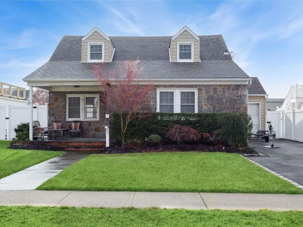 37 W 3rd Street, Freeport, NY 11520