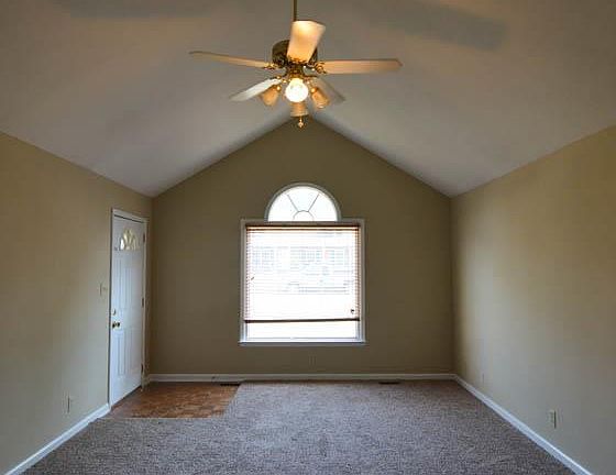 4th image of 222 Northwood Ter