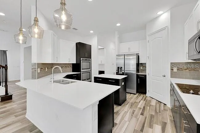 10466 Siddington Dr — Photo 2