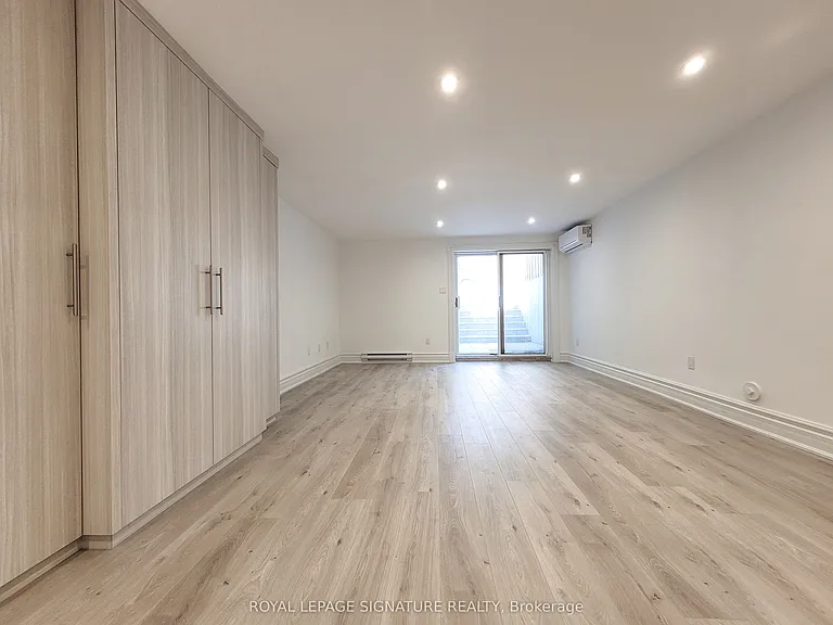 18 Coxwell Ave #LOWER — Photo 3