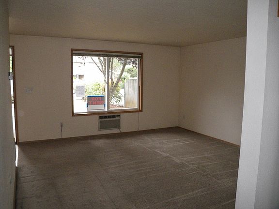 4th image of 8410 NE 158th Ave