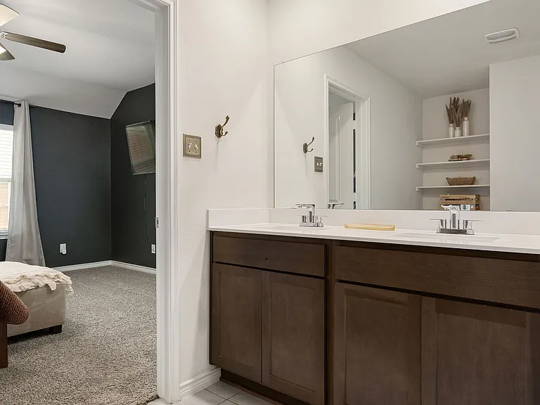 600 Auburn Forest Dr — Photo 2