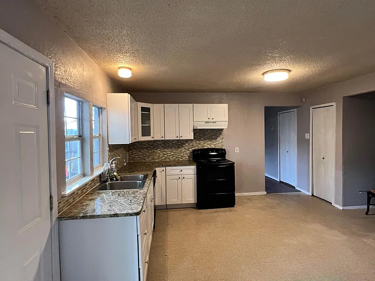 209 Stonecreek Dr — Photo 7