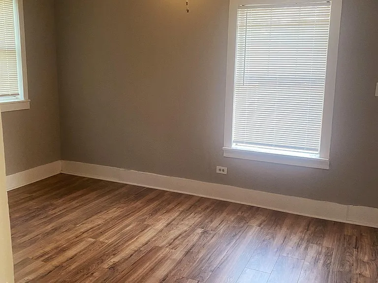 143 Tremlett Ave #D — Photo 5