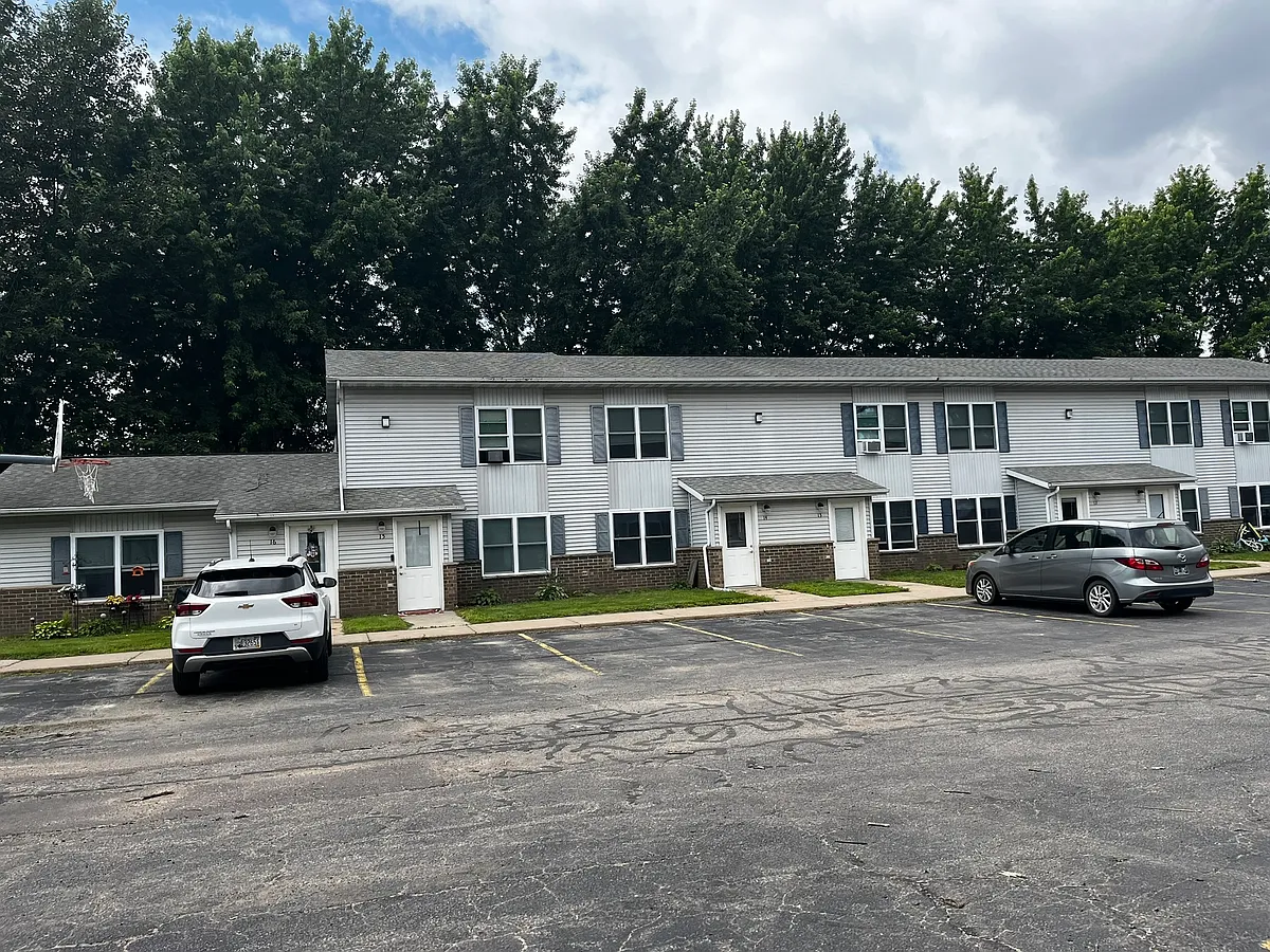 Building Photo - 501 W Elm Dr