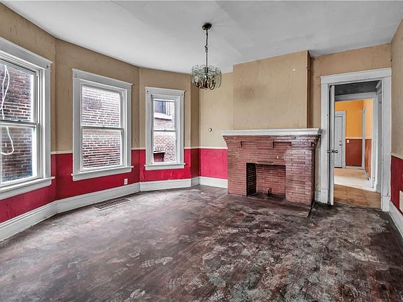 5th image of 594 Grant St