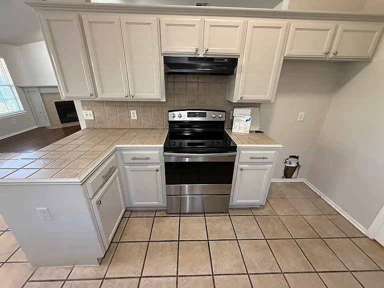 Left side of kitchen