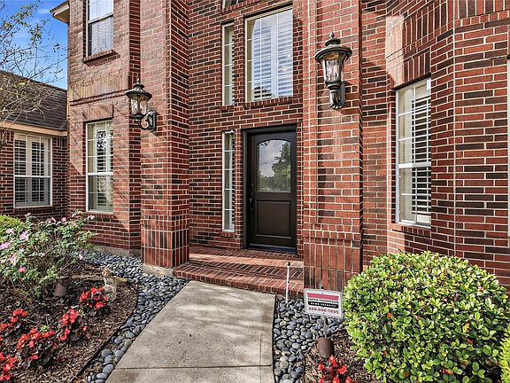 4th image of 3335 Woods Edge Dr