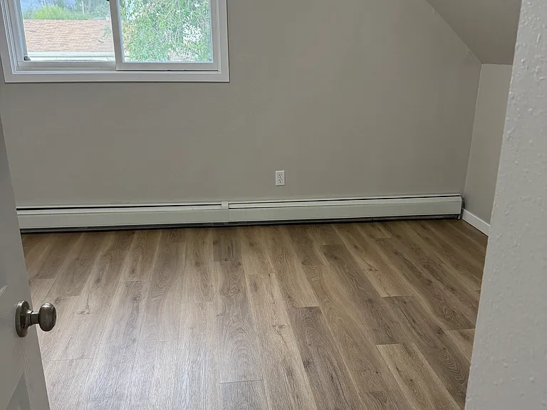506 1st Ave NW #B — Photo 6