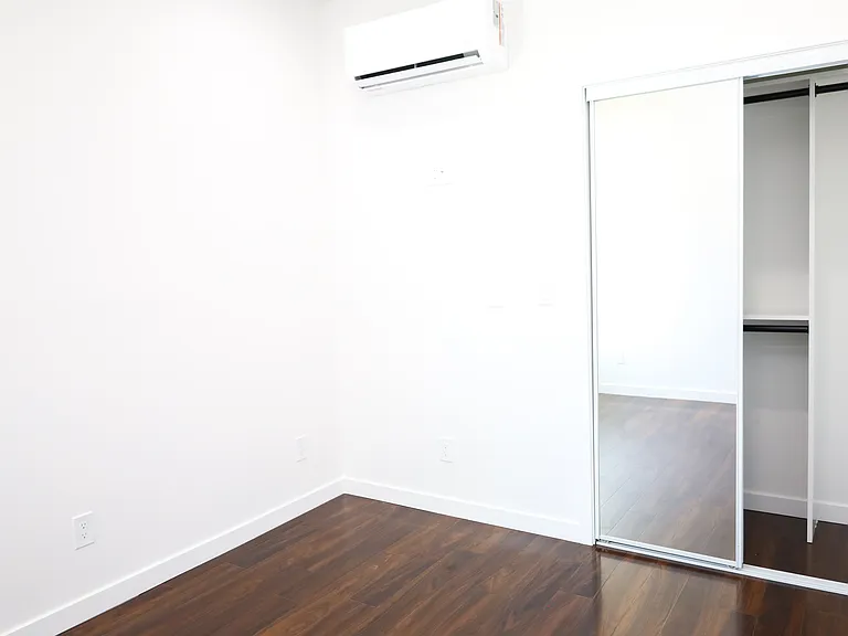 1037 Gladys Ave — Photo 12