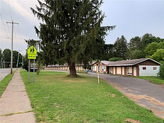 2nd image of 901 Holly Dr