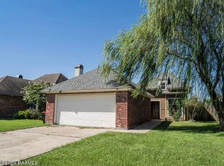 404 Braxton Dr, Youngsville, LA 70592