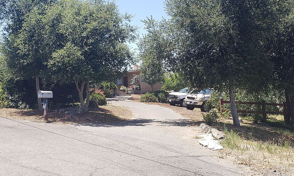 2nd image of 562 Georgine Rd
