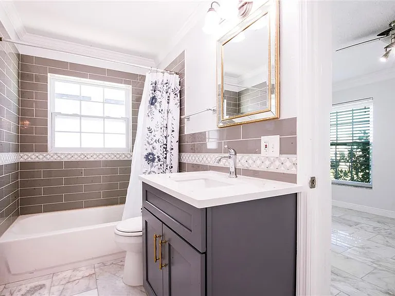 551 Crystal Dr — Photo 35