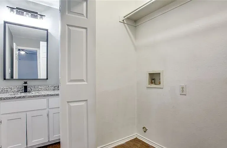 1005 N Austin St #3 — Photo 6