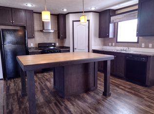 38905 Elk Run St, New Boston, MI 48164