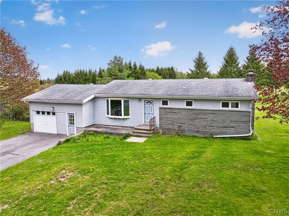 2720 Graffenburg Rd, New Hartford, NY 13413