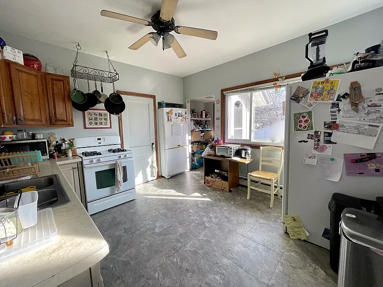 2080 Roblyn Ave — Photo 9