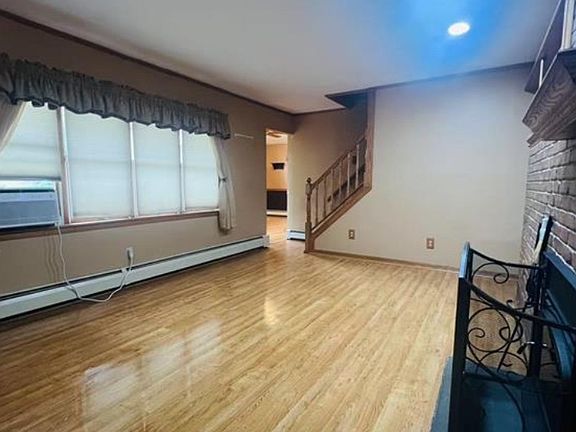 4th image of 8 Bridge Ln #1