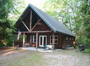 604 E Oak St, Leland, MI 49654