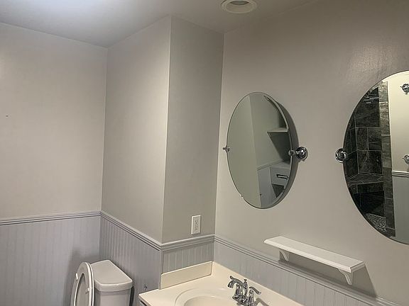 4th image of 1012 Park Place Dr