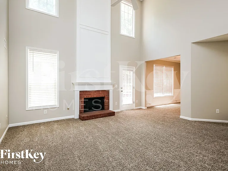 235 Lazy Willow Ln — Photo 3