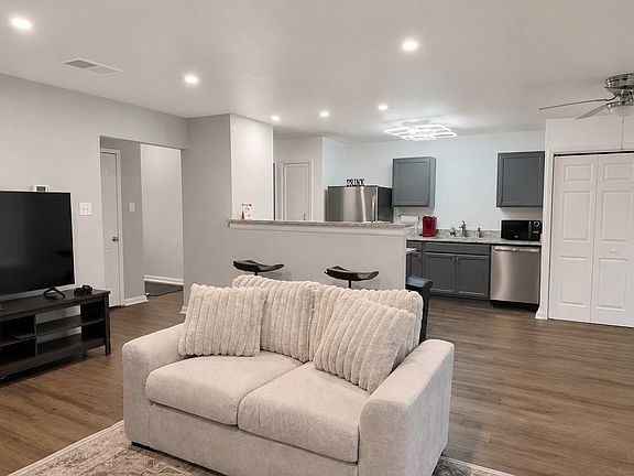 4th image of 524 Cole Ave