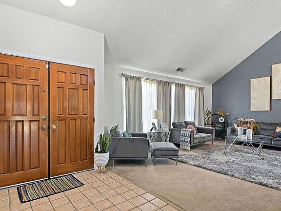 4th image of 4017 Chatsworth Cir