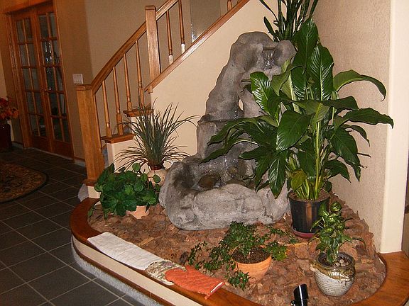 Entry fountain