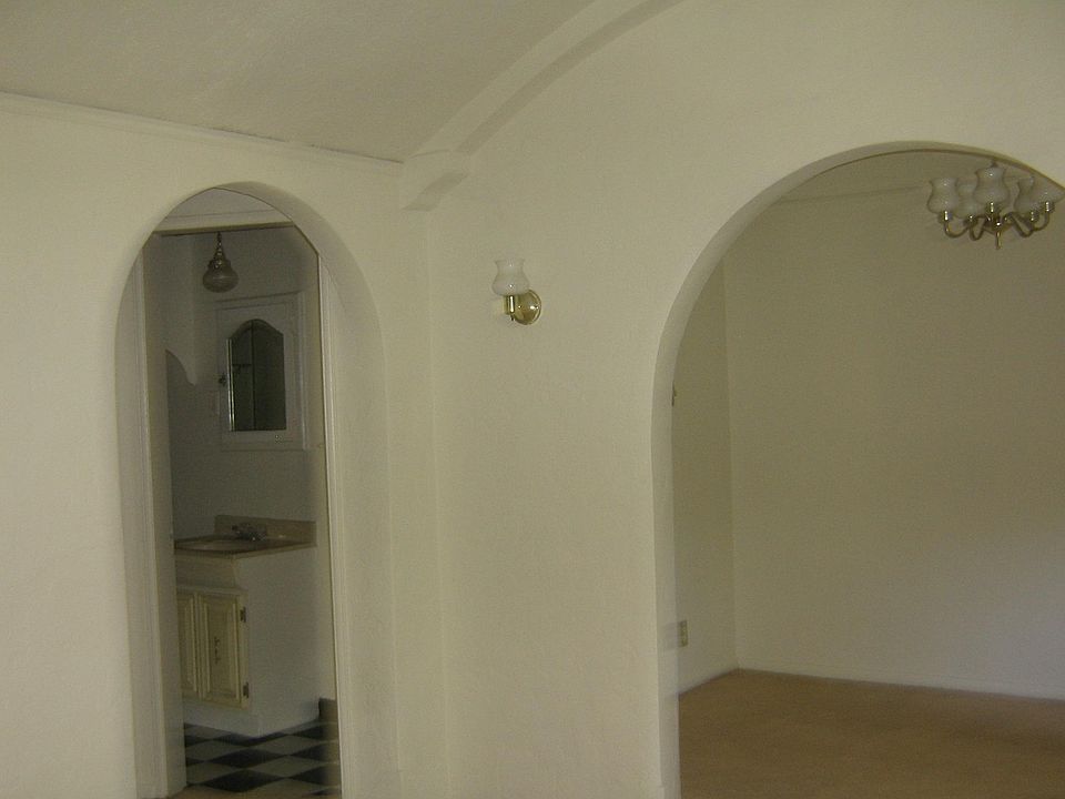 2nd image of 1303 1/2 Dodson Ave #1303-1/2