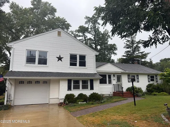 138 Ampere Ave, Oakhurst, NJ 07755