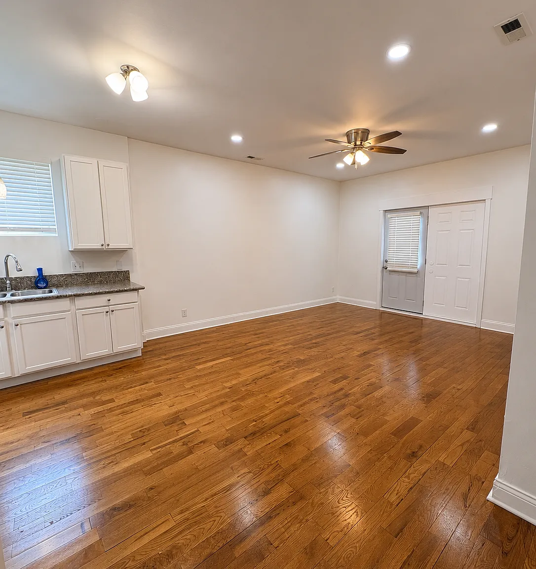 3 bed, 1300 sqft, $2,000 — Photo 2
