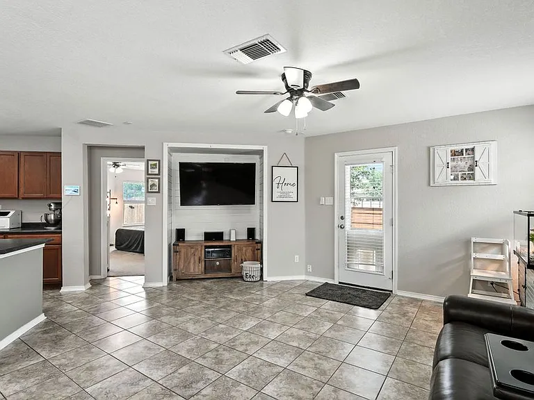 208 Gatewood Clf — Photo 6