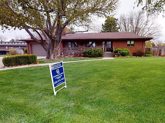 3rd image of 1617 E Crestway Dr