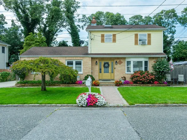 16 12th Street, Ronkonkoma, NY 11779