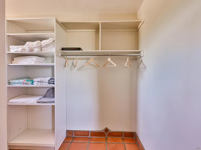 25933 Potrero Valley Rd — Photo 26