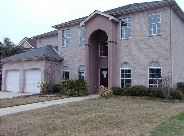 1st image of 141 W Greenbrier Dr