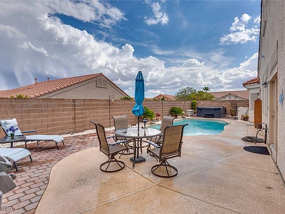4th image of 10662 Cosenza Ln