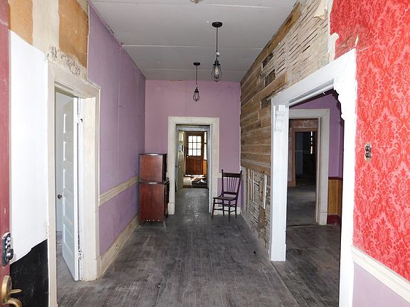 2nd image of 1321 Moore St