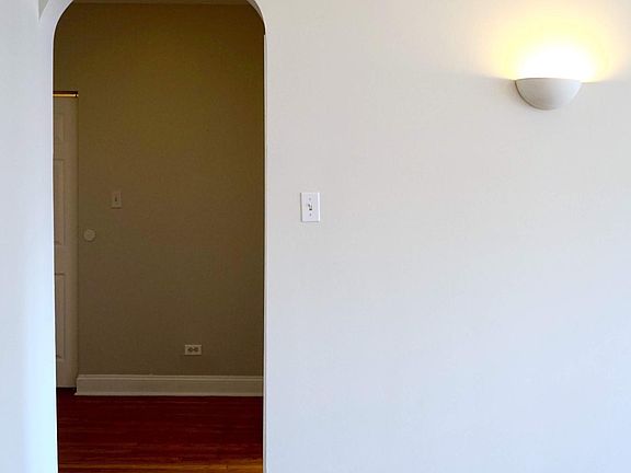 2nd image of 3628 W Dickens Ave #Suqmgaqgm