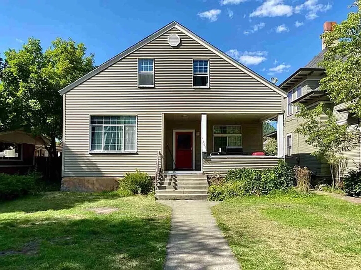 5 Bed 2 Bath House Available JUNE 2027! — Photo 2