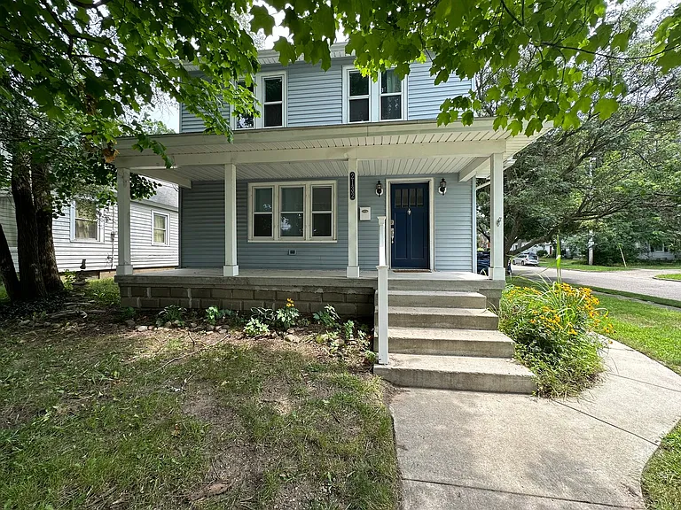 2132 Kalamazoo Ave SE — Photo 1