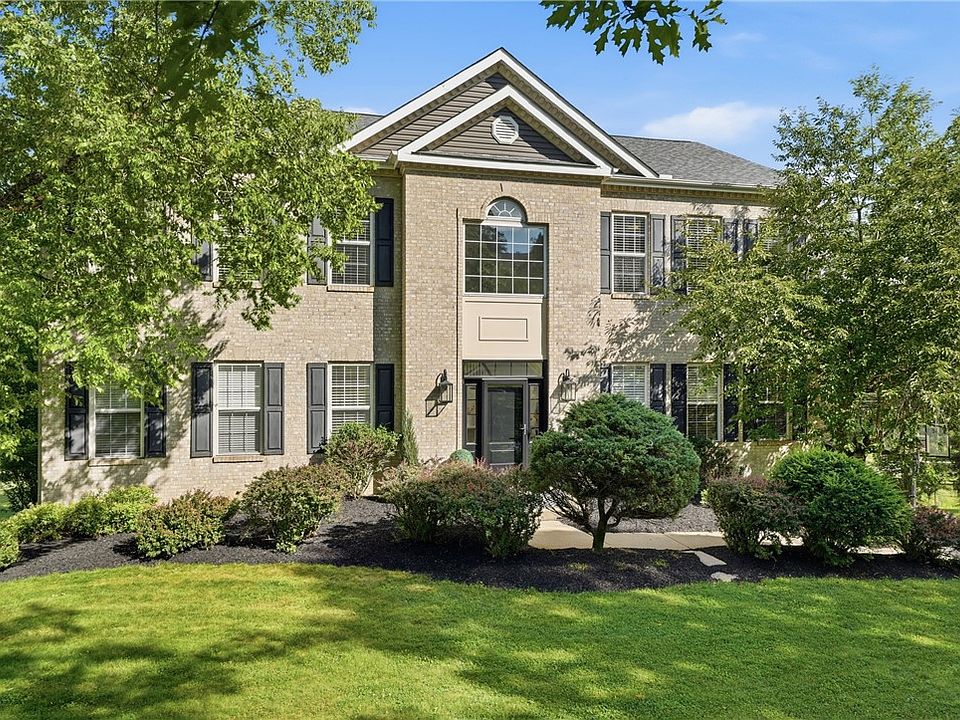 1st image of 105 Hidden Oak Dr