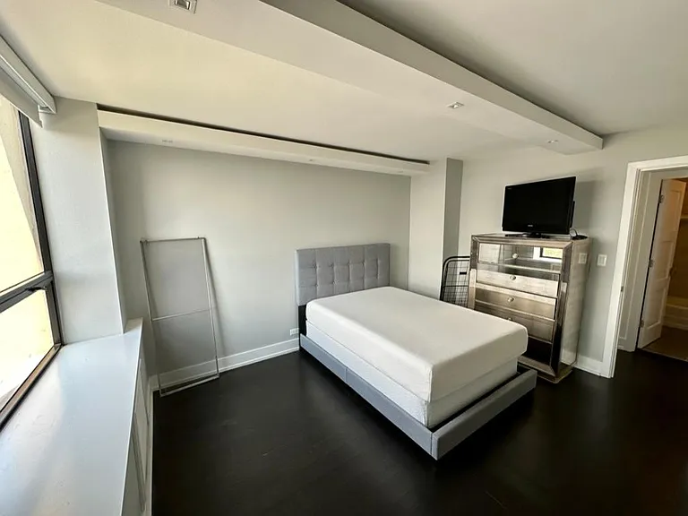 1360 N Sandburg Ter #2012C — Photo 25